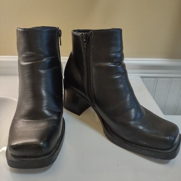 Ladies Chunky Black Boots - Picture 3 of 7